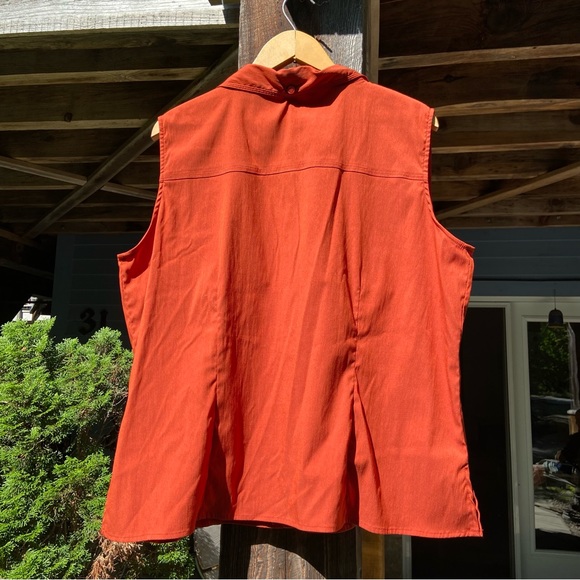 MARIE CLAIRE X-large sleeveless button up. Outdoors and hiking style. - Picture 3 of 11